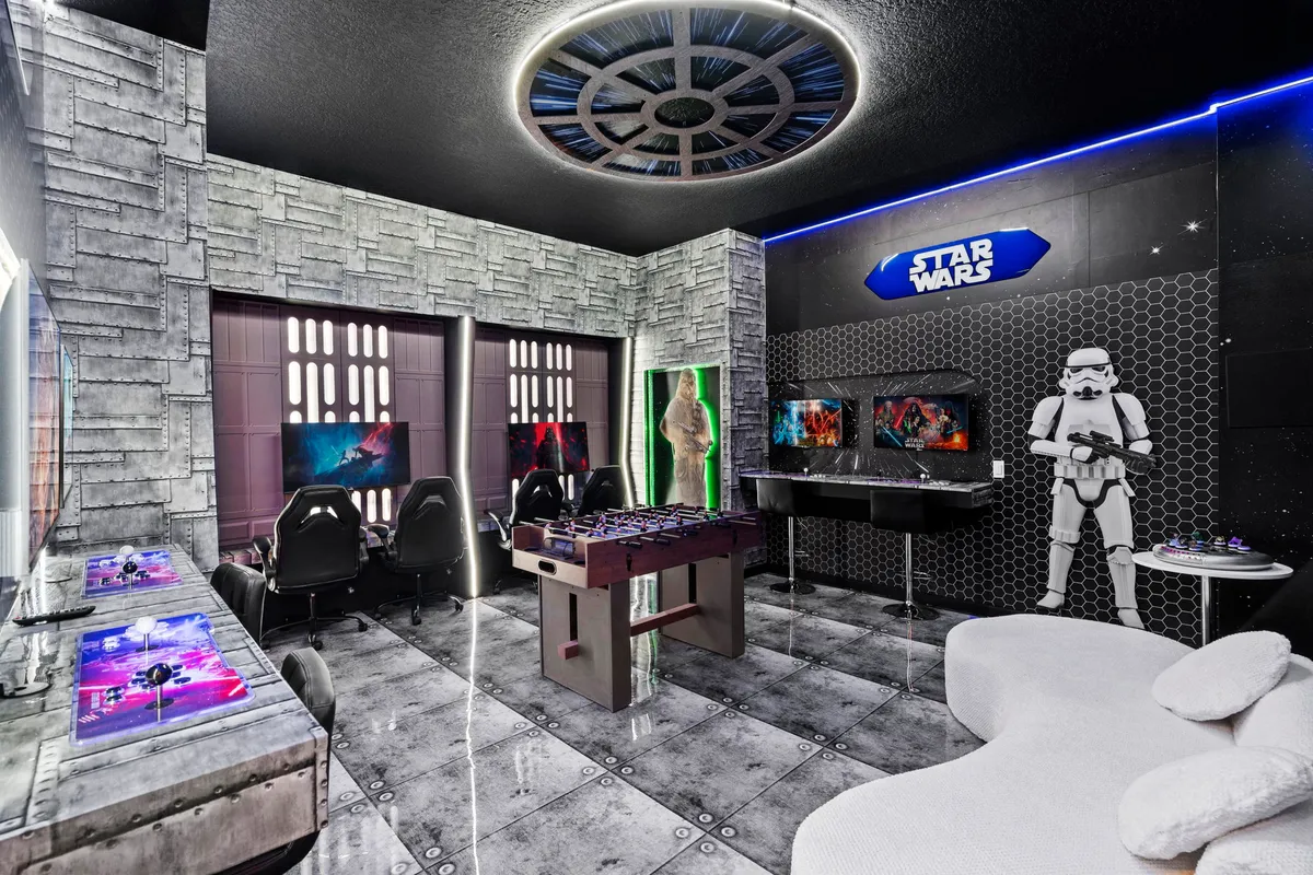 A themed decorated room